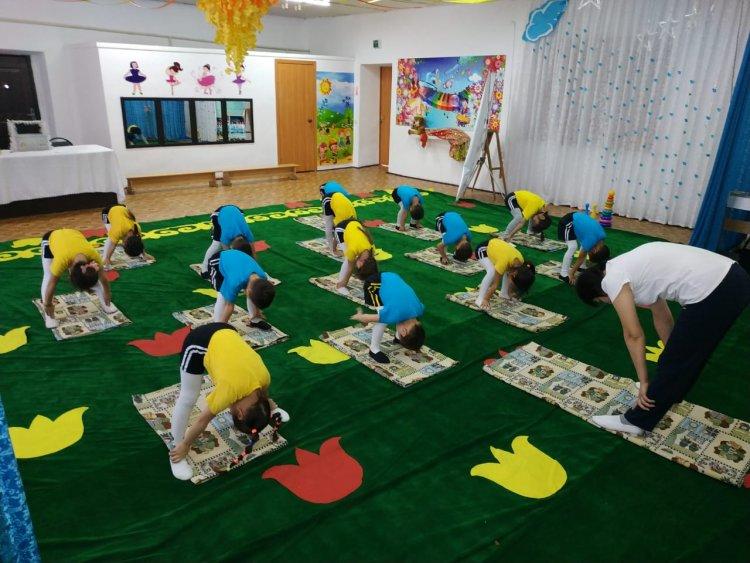 "Қосқұдық" бөбекбай-бақшасында "Ботақан" мектепалды даярлық тобының Дене шынықтыруда оқу қызметінде Хатка йога элементтерин пайдалану  тәрбиешісі: Омирова Сериккуль Нурадиловна