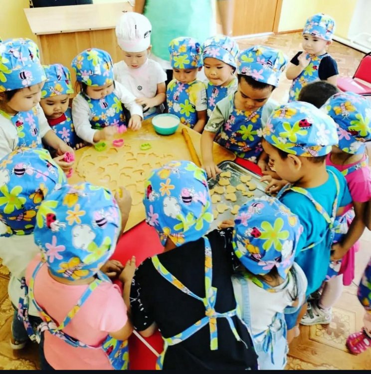 Ас атасы- нан  "Құлыншақ" ортаңғы тобы