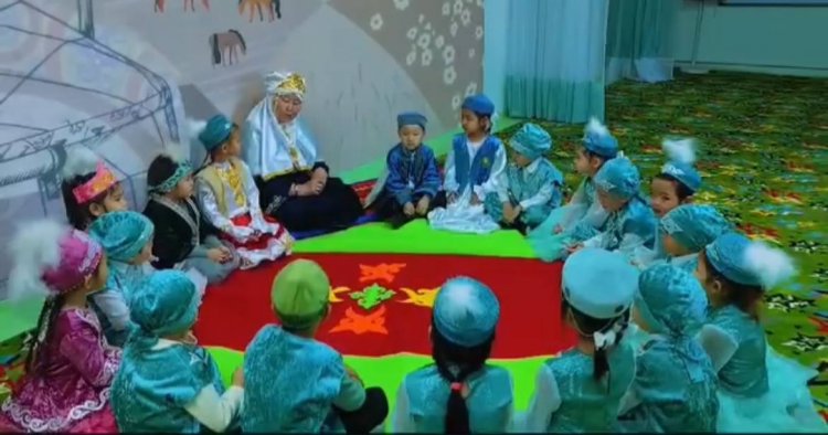 Әжемнің ертегілері. "Ақкөгершін" м/д тобы