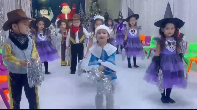 "Ғажайыпқа толы Жаңа жылдық мереке"  "Қарлығаш" ересек тобы